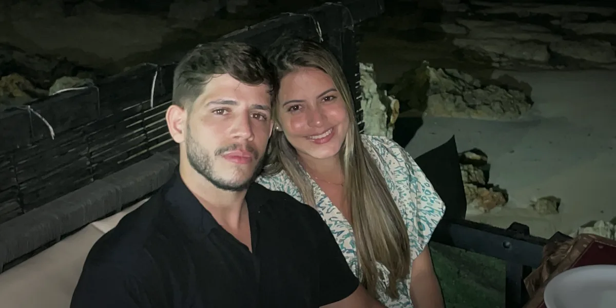 Franklin Paiva e a esposa, Vitória, jantando juntos à noite